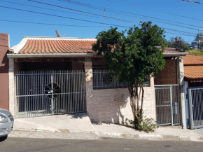 Casa 1km Anhanguera e Churrasqueira Wi-Fi